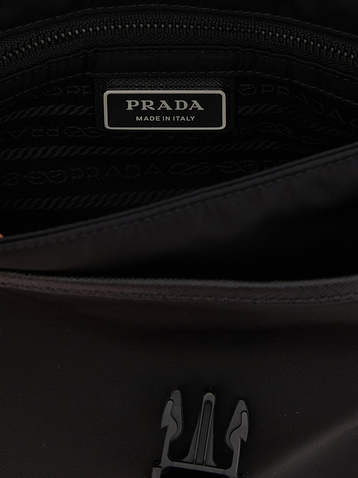Prada Schwarze Crossbody-Tasche aus recyceltem Polyamid
