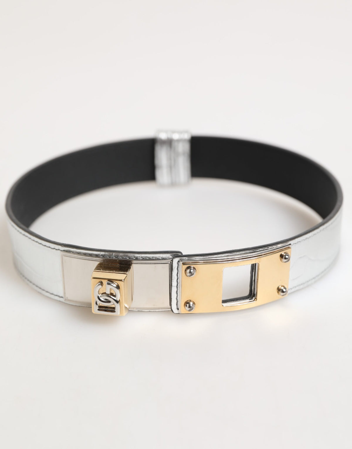 Dolce & Gabbana Silbernes strukturiertes Leder, goldfarbenes Metallhalsband